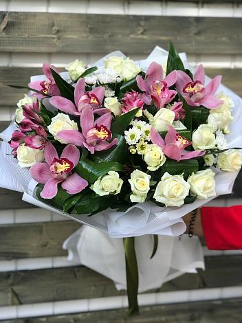 Букет цветов из: Розы и Хризантемы в Гурьевске Кемеровской области