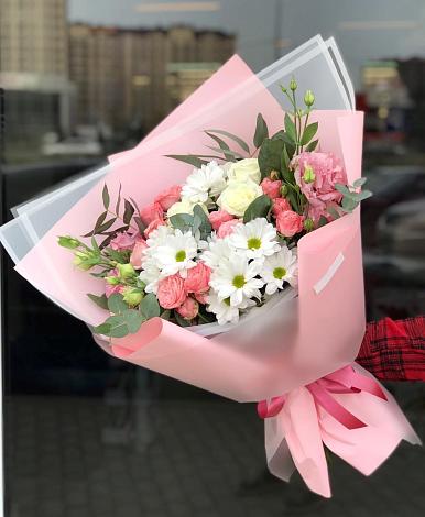 Букет цветов из: Розы, Лизиантусы и Хризантемы в Гурьевске Кемеровской области